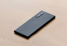Sony Xperia 2 на живых фото: три камеры и длинный дисплей